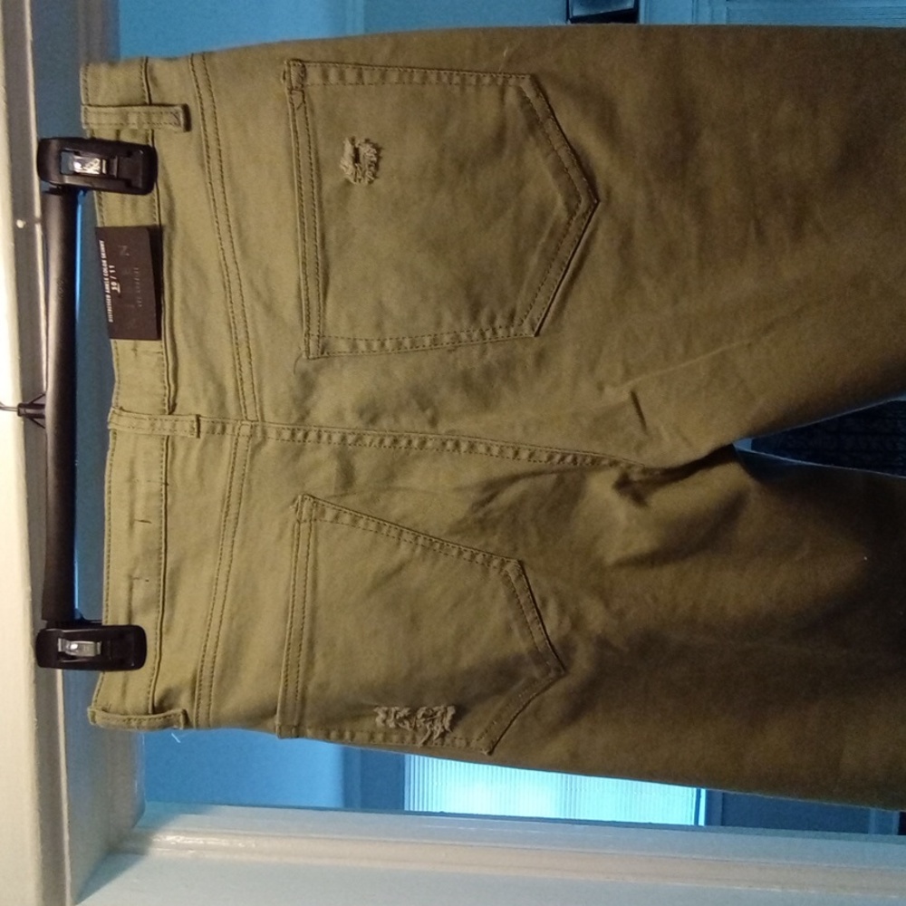 Distressed Skinny Jean - Picture 2 of 3